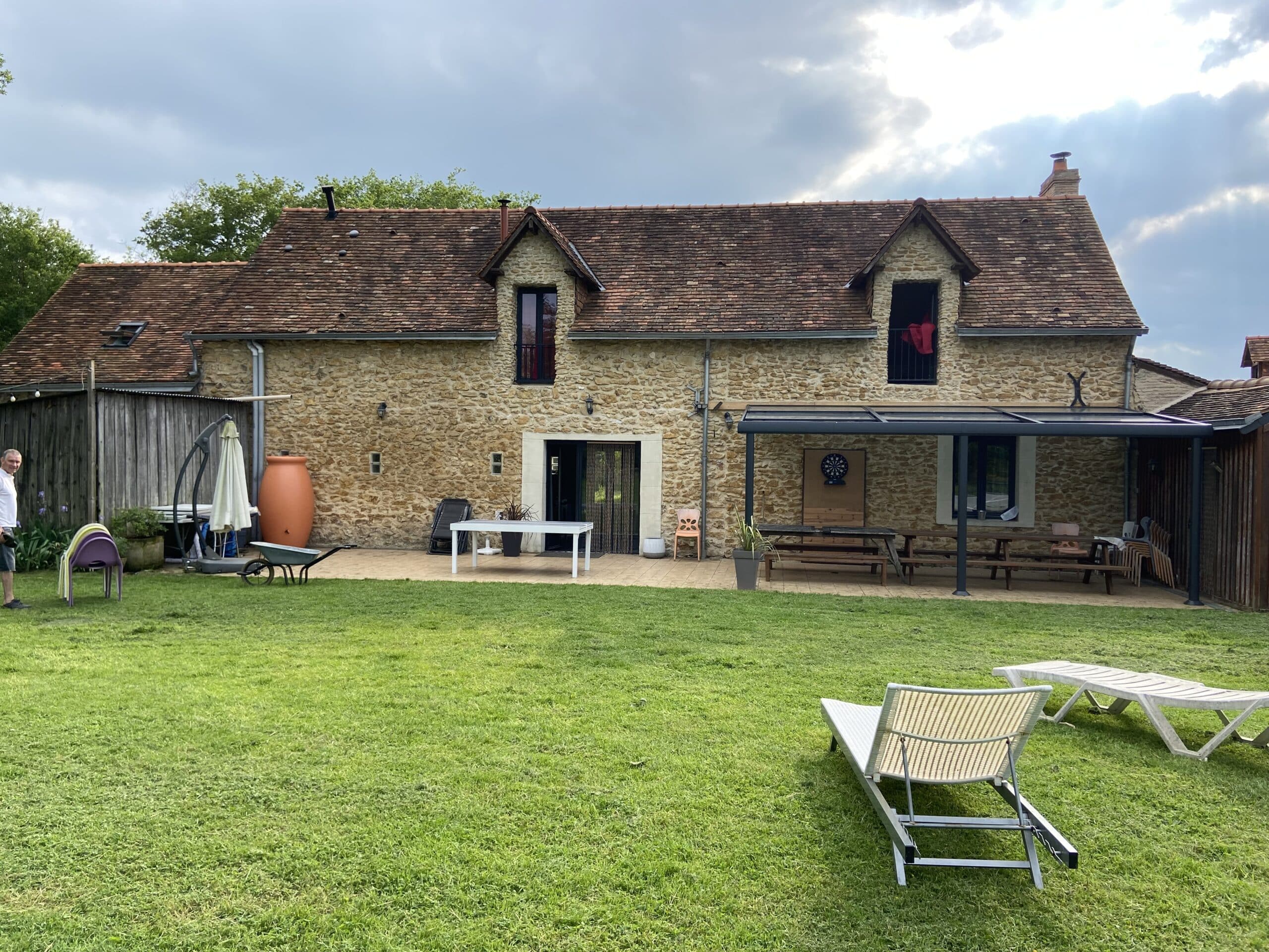 Pergola bioclimatique grand gîte